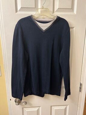 Men's Classic V-Neck Sweater in Navy